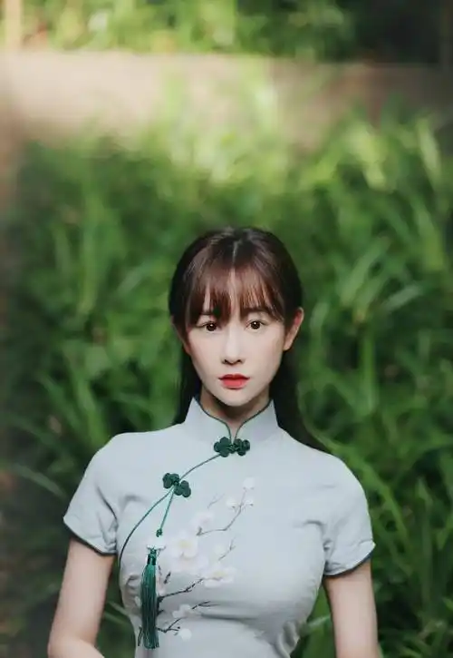 32岁张檬晒"男友视角照",穿仙女泳衣秀好身材,堪称最美妖精