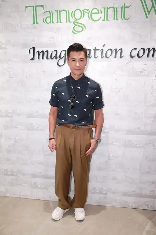 tvb高收视男主陈展鹏44岁的年龄24岁的身材型男气太浓了