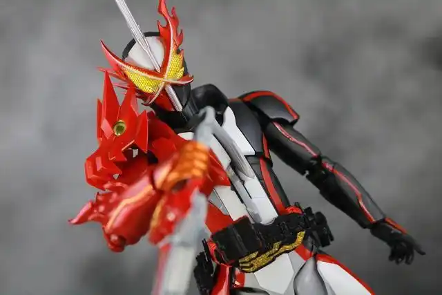 模玩测评万代shf假面骑士saber勇气之龙形态