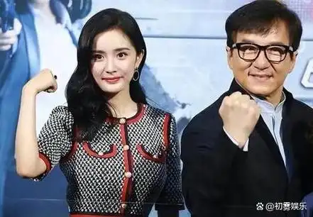 杨幂在十七岁时被成龙相中,合作后片酬直接涨了一百倍.