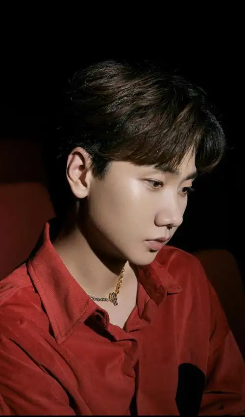 丢丢发新图了虹馆红衣汪苏泷