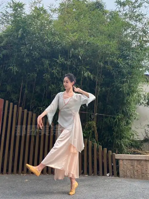 超简单入门舞蹈拍照姿势古典舞造型06