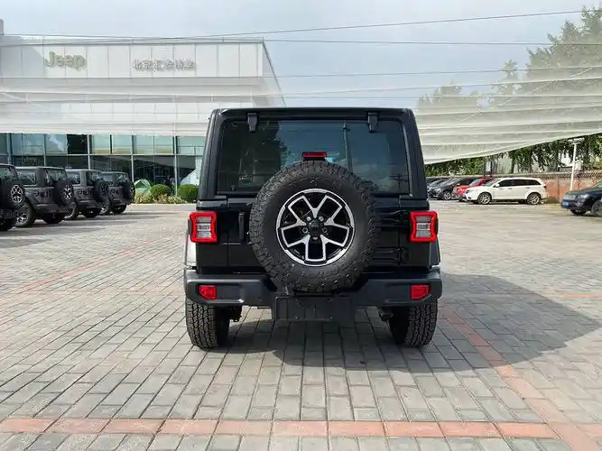 北京牧马人4s店 罗宾汉四门版黑色促销