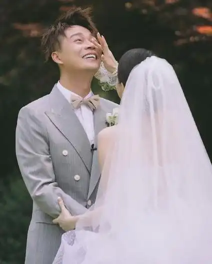 浙江台主持人沈涛婚礼现场曝光妻子首露真容颜值不输王牌女郎