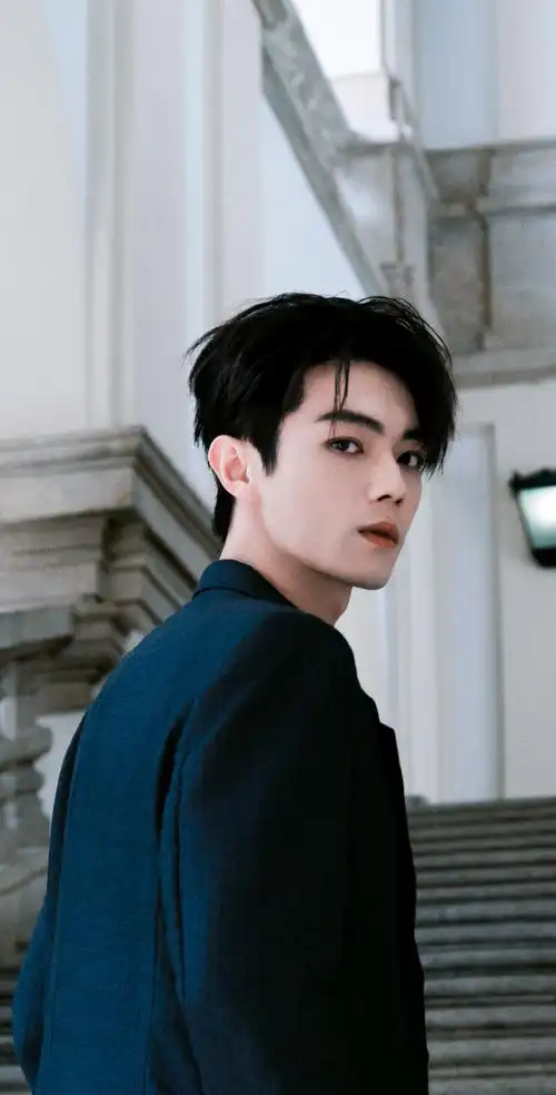 许凯壁纸x米兰时装周