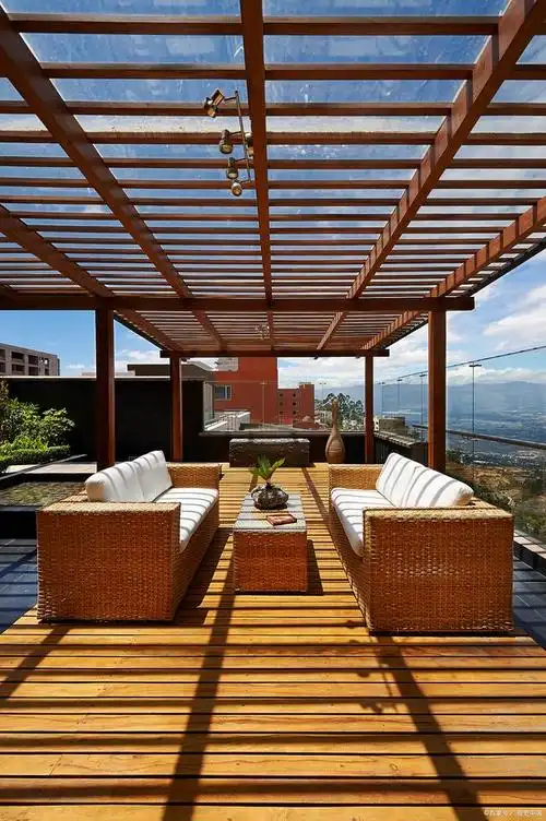 酒店露台启闭屋顶的装修设计