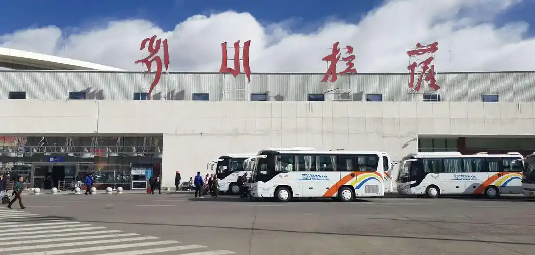 上午西安6:00—9:00的飞机抵达海拔3600米的拉萨贡嘎机场