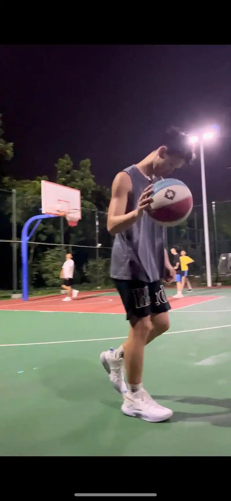 九月底也要好好锻炼.#186#用篮球表达心情#这大概就是青春 - 抖音