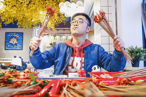 上抖音必火最会玩的串串店2现在只要到店拍摄抖音小视频就能免费get到