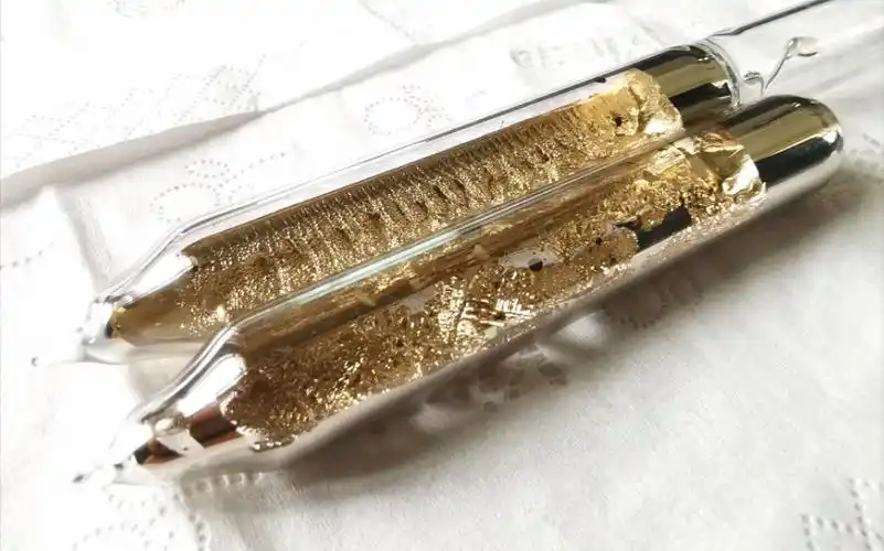 55号元素铯(cs)是一种淡黄色的活泼金属,并且它的金属性是已知元素中