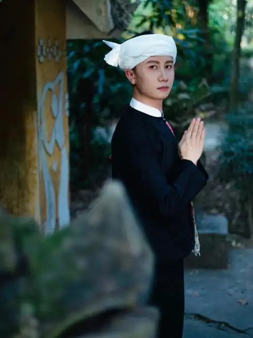 西双版纳傣装写真男士写真