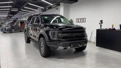 宽敞舒适之旅:24款福特f150勇猛者猛禽豪华平顶七座版完全评测