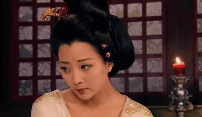 23岁封视后 一场突如其来的变故毁掉她的前程 如今成这样!