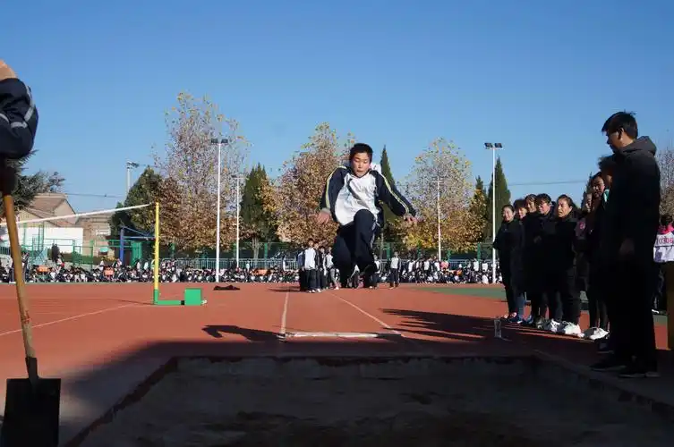 永寿县监军中学举行2018年秋季师生运动会