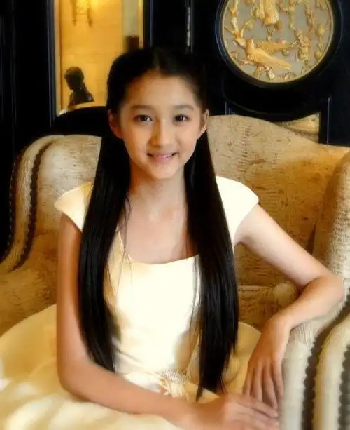 头条问答 - 关晓彤是什么时候出道的,是因为什么获得众多粉丝的追捧?