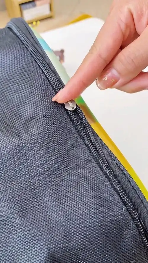 衣服和包包拉链坏了,就用这个拉链头,简单操作就能安装,方便.