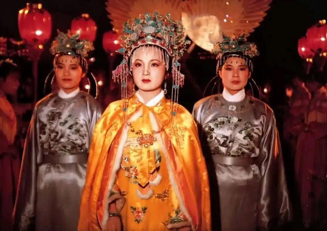 贾元春省亲为什么要在元宵节的晚上?