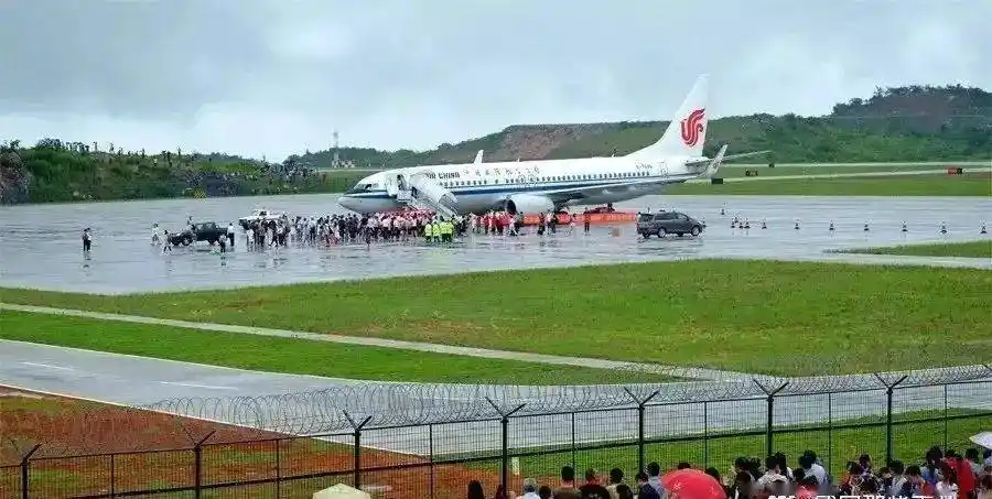 大包小包,拖家带口…武冈的车站,机场将会是这样的情况再过几天来源