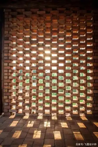 剩下的2车红砖,一块块抹上水泥,砌个镂空透风的院墙,好用极了