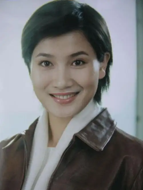 潘雨辰离婚9年前夫侯勇50岁再婚小娇妻她一心只做单亲妈妈