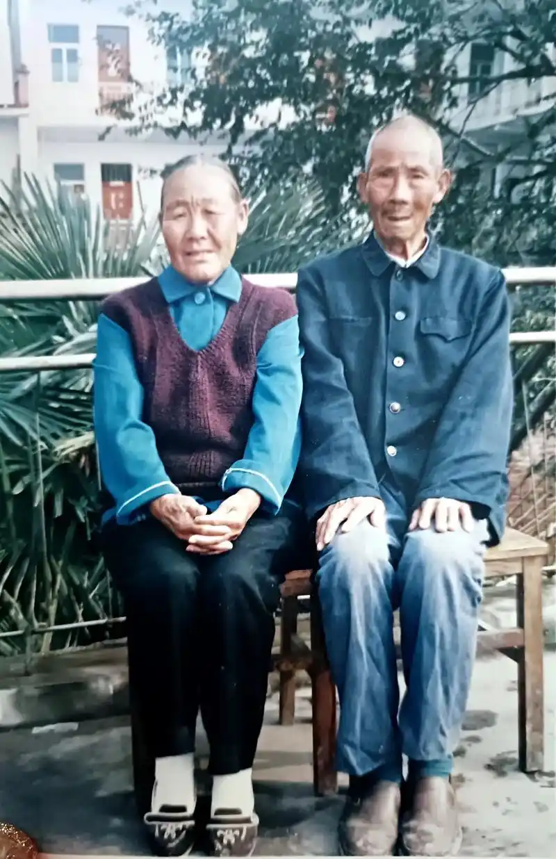 镜头里定格的每个故事都有意义.#老照片 #最珍贵的照片 #每 - 抖音