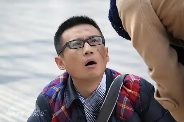 回顾演员徐洪浩:比妻子大10岁,戏里演父女,戏外恩爱幸福惹人羡