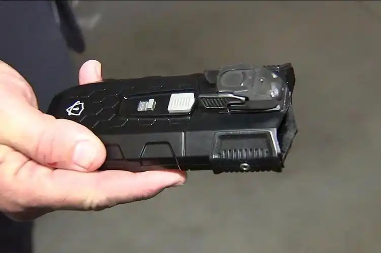 发射凯夫拉绳的套索器射速200米可1秒制服坏人