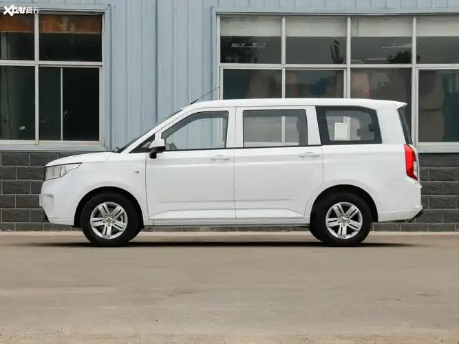 5l 手动标准型 7座  2020款五菱宏光plus 营运版 1.5t 手动标准型 1.