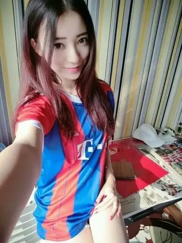 拜仁怎么没见过这么漂亮的女球迷