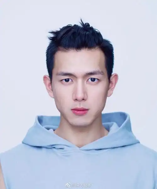 李现伪证件照合集 五官超绝的现男友