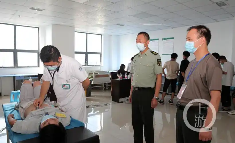 怀揣军旅梦永川1200余名青年参加征兵体检