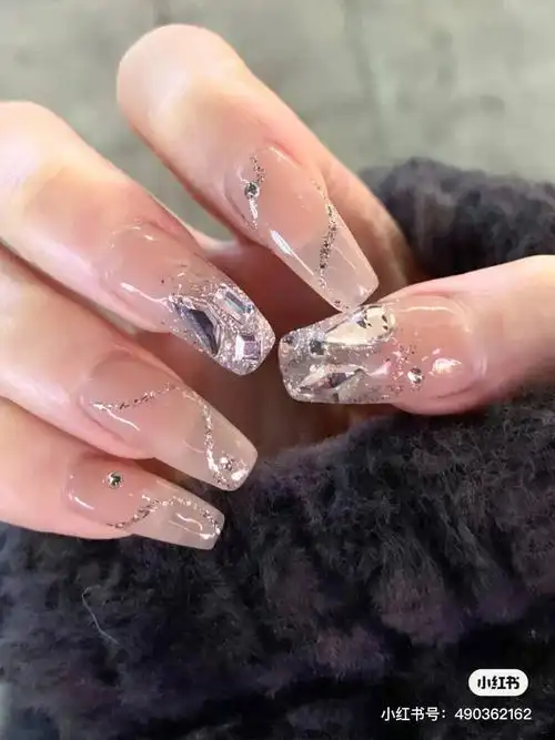 亮钻美甲