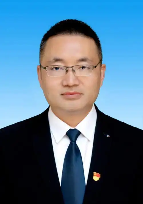 西昌市新一届市委常委会产生马辉当选为西昌市委书记