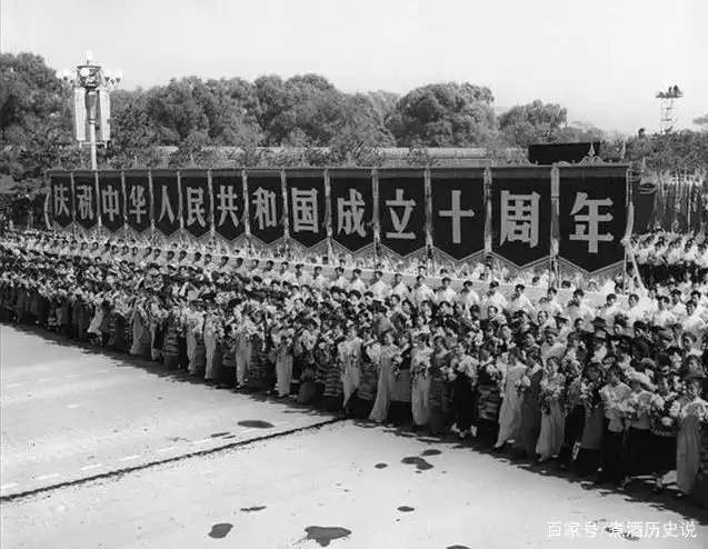 1959年,国庆10周年国宴,大会堂的天花板上藏着50个黑衣人