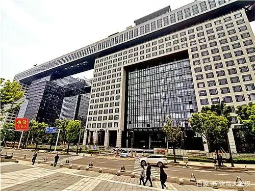 2021年4月27日,武汉光谷中心城中建三局总部大楼.