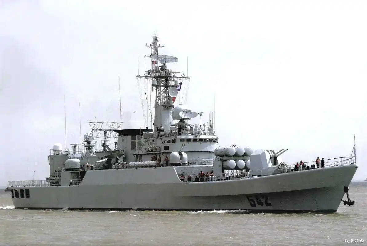 铜陵号护卫舰(542)由中国上海沪东造船厂建造,1991年开 - 抖音