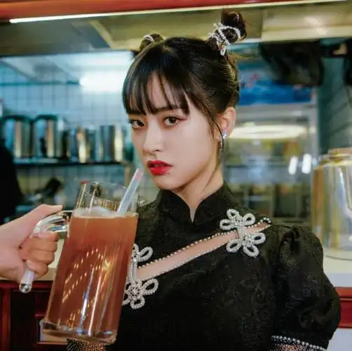 沈月悄悄减肥成功挑战旗袍成美艳女子完全瘦出细长直美腿