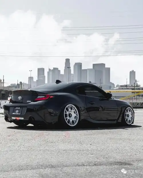 黑武士火箭兔宽体丰田 gr86,日暮时分才尽显杀气