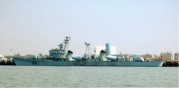 中国162南宁号导弹驱逐舰