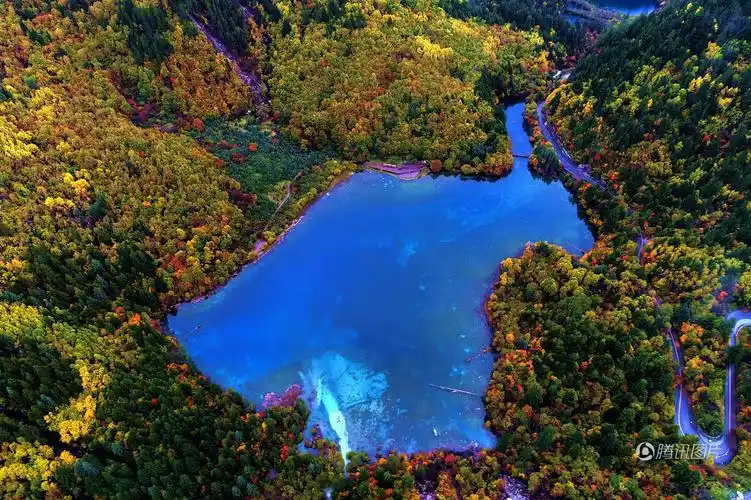 九寨沟震后景色恢复大半重现五彩斑斓