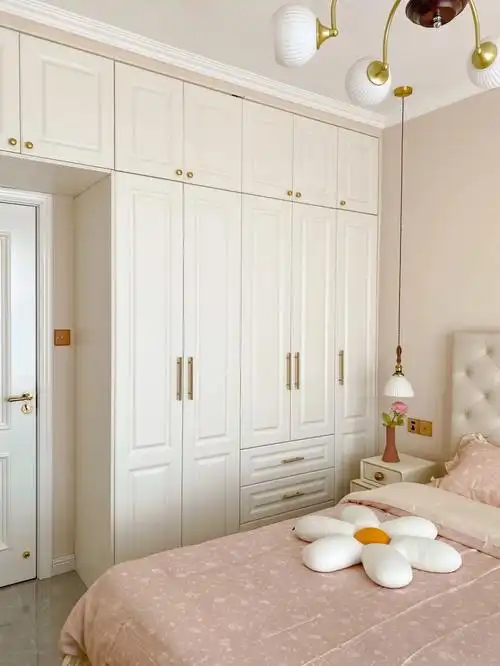 木工打柜子太香了装了空调的卧室太舒服了