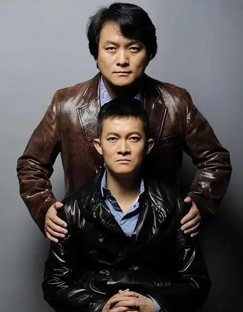 看似八竿子打不着,实际是亲哥俩,这几对兄弟明星每一对都很低调