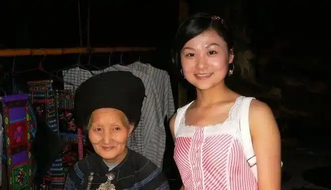 她16岁被土匪抢走生了10个孩子96岁的她风采不减当年