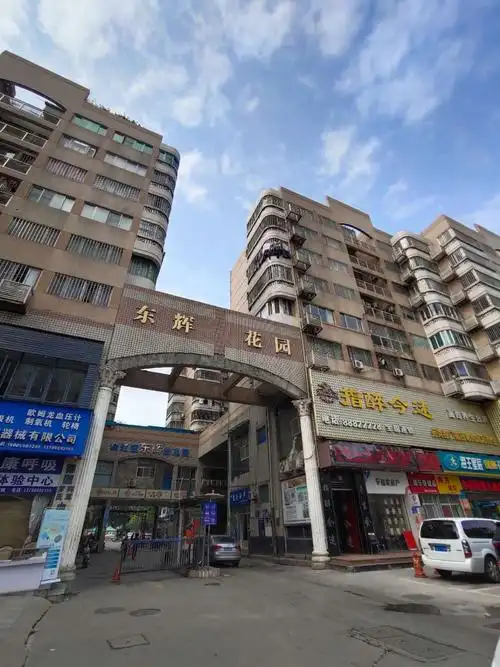 工业路东辉花园,电梯复式大5房,窗户多采光好!