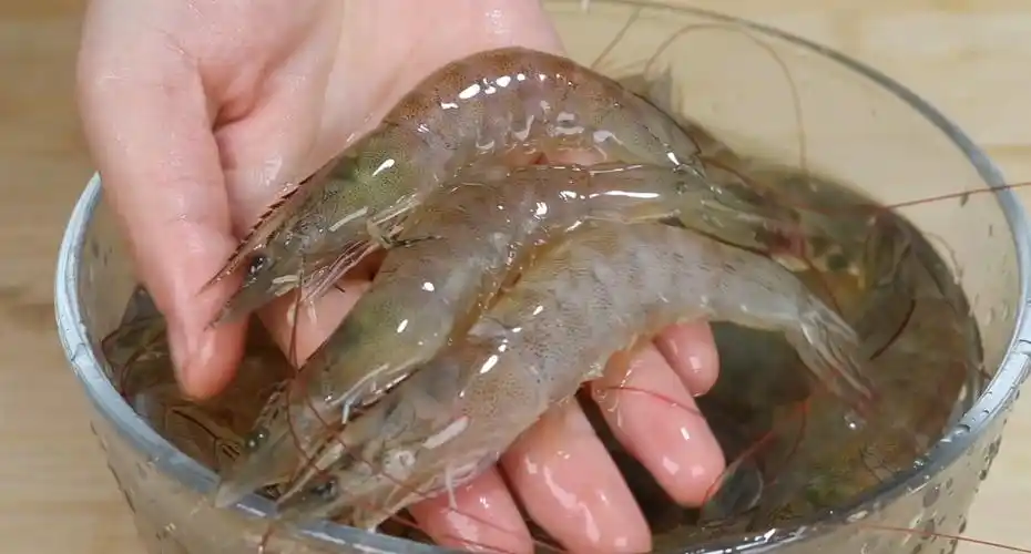 剥虾壳的小技巧和熬虾油的方法