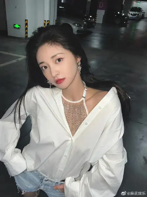 周洁琼白色丝带公主头造型##周洁琼来活了兄弟路透生图##周洁琼镂空