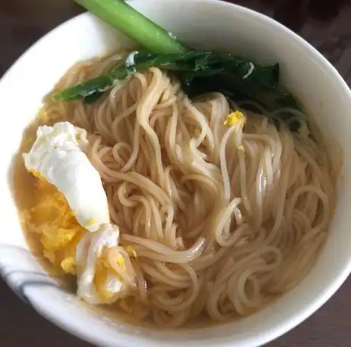 煮面条最忌开水下锅,面馆老师傅教你好方法,做法简单,爽滑劲道