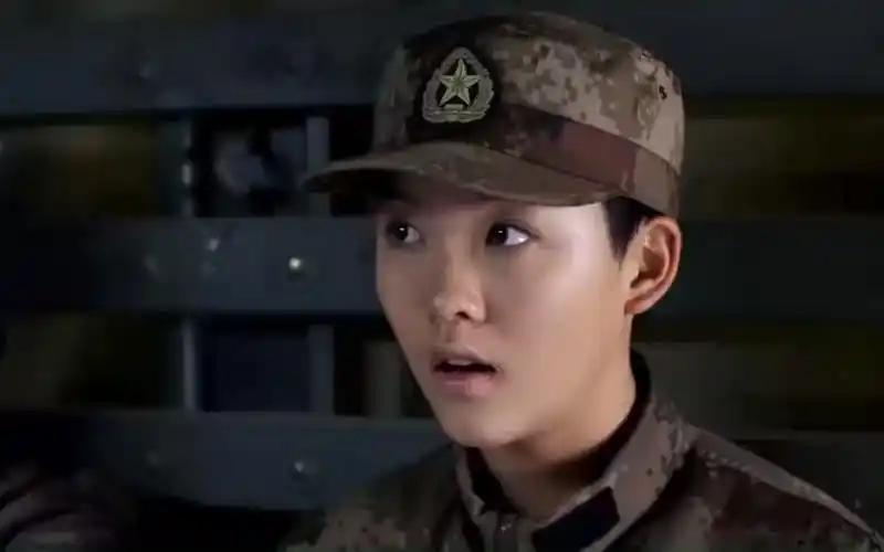 麻辣女兵:女主一定是干传销出身,刚入伍就把全车人忽悠跑路,服