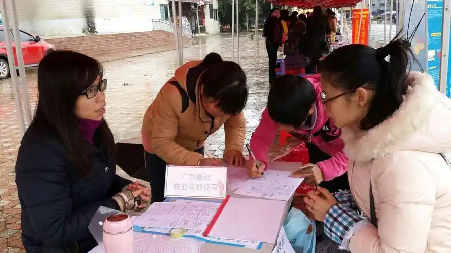 现场签合同  (潘品秀摄).jpg