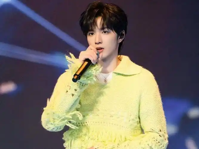 【刘耀文】川渝春晚台前互动 《渐暖》刘耀文cut